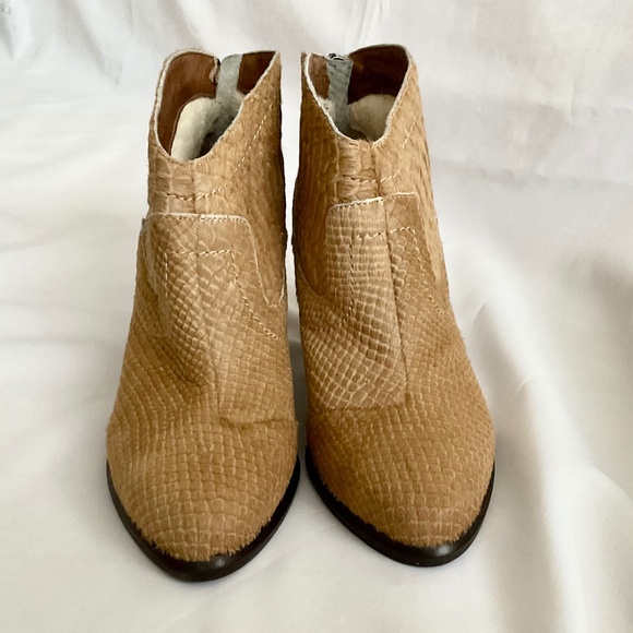 UGG Charlotte Snake Embossed Calf Hair Ankle Boots Bootie Moonbeam Size 6 - Picture 5 of 16